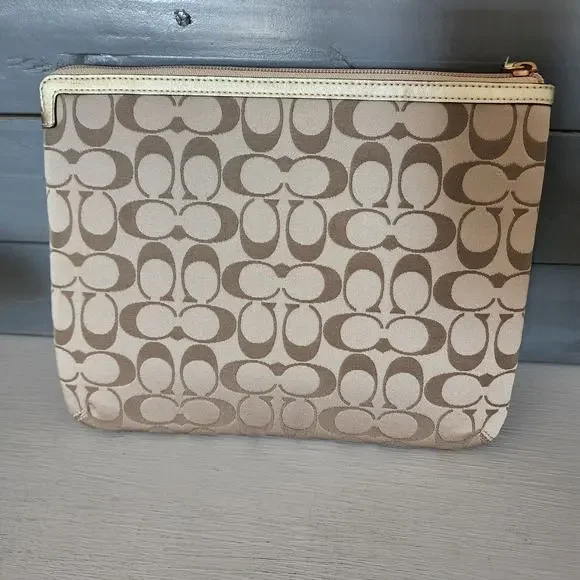 Coach Signature iPad Tablet Sleeve New with Tags Pink Inside - Picture 3 of 6